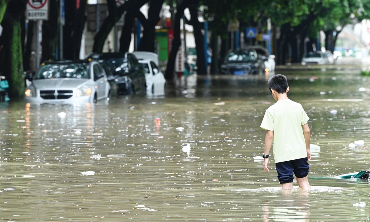 Quảng Tây (Trung Quốc) hứng chịu mưa lớn kỷ lục